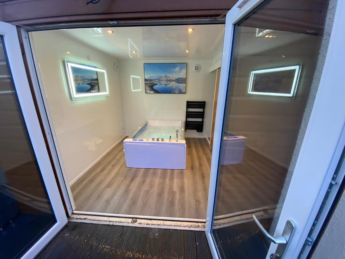 פורט ויליאם Highland Stays - Ben View Room & Jacuzzi Bath מראה חיצוני תמונה