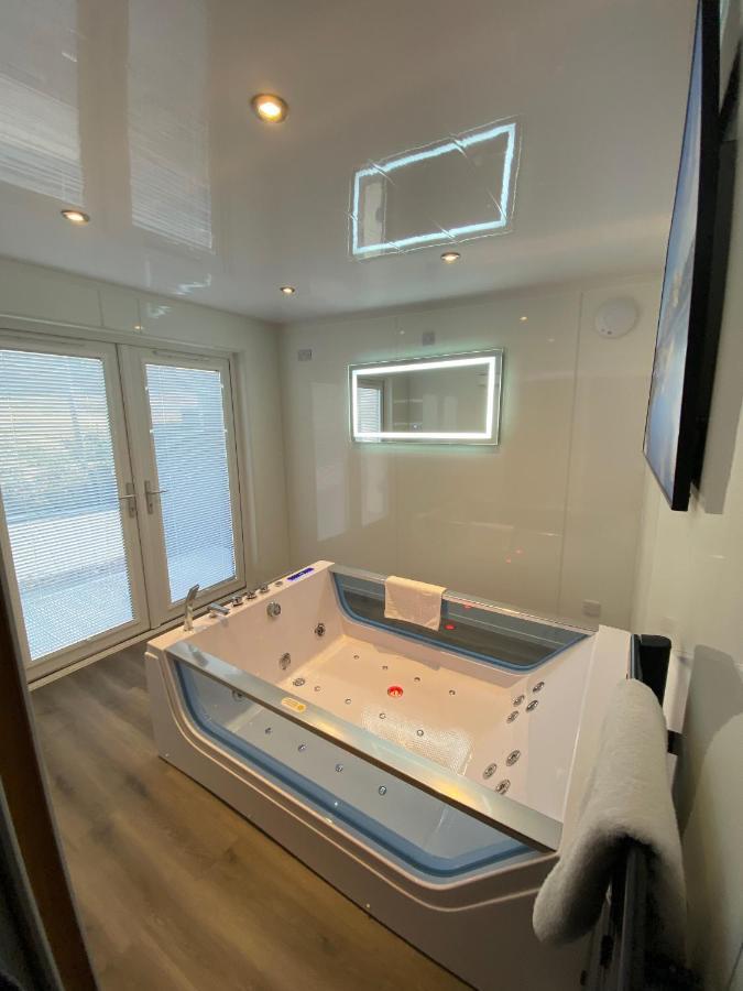 פורט ויליאם Highland Stays - Ben View Room & Jacuzzi Bath מראה חיצוני תמונה